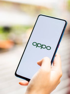 Assam, Hindistan - 15 Ocak 2020: Telefon ekranı görüntüsünde Oppo logosu.