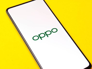 Assam, Hindistan - 15 Ocak 2020: Telefon ekranı görüntüsünde Oppo logosu.