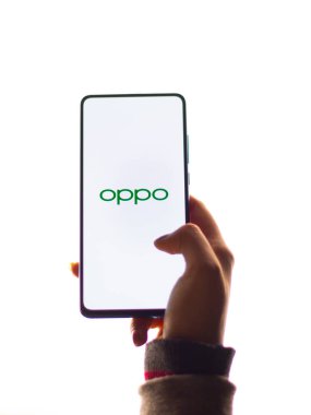 Assam, Hindistan - 15 Ocak 2020: Telefon ekranı görüntüsünde Oppo logosu.