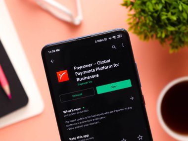 Batı Bangal, Hindistan - 28 Eylül 2021: Telefon ekranı görüntüsünde Pasioner logosu.