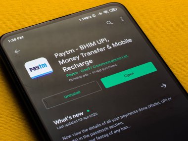 West Bangal, Hindistan - 21 Ağustos 2021: Telefon ekranında Paytm uygulaması logosu.