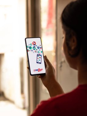Assam, Hindistan - 10 Mart 2021: Telefon ekranında Payzapp logosu.