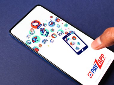 Assam, Hindistan - 10 Mart 2021: Telefon ekranında Payzapp logosu.