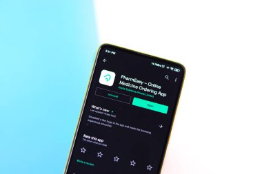 Assam, Hindistan - 29 Ekim 2020: Telefon ekranında Pharmeasy logosu.