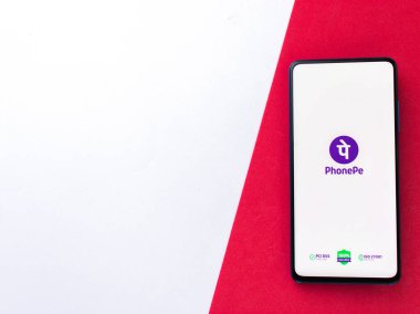 Assam, Hindistan - 23 Mayıs 2020 PhonePe - UPI ödemeleri, şarj ve transfer uygulaması. 