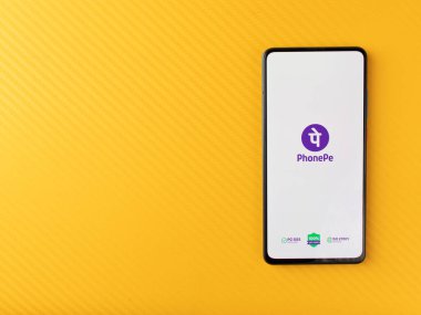 Assam, Hindistan - 23 Mayıs 2020 PhonePe - UPI ödemeleri, şarj ve transfer uygulaması. 
