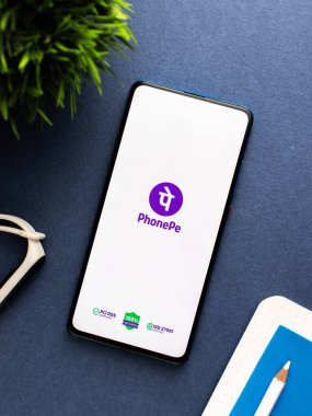 Assam, Hindistan - 23 Mayıs 2020 PhonePe - UPI ödemeleri, şarj ve transfer uygulaması. 