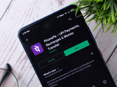 Assam, Hindistan - 23 Mayıs 2020 PhonePe - UPI ödemeleri, şarj ve transfer uygulaması. 