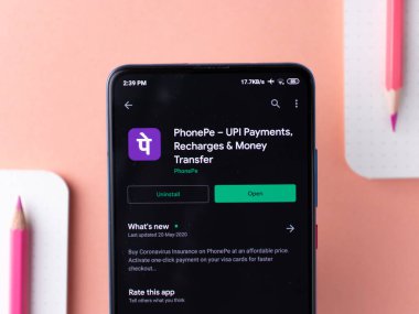 Assam, Hindistan - 23 Mayıs 2020 PhonePe - UPI ödemeleri, şarj ve transfer uygulaması. 