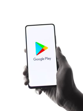Assam, Hindistan - 10 Nisan 2021: Telefon ekranında Playstore logosu.