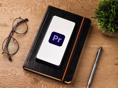 Assam, Hindistan - 20 Aralık 2020: Adobe Pro logosu telefon ekranı görüntüsü.