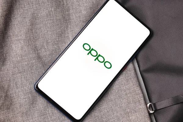 Assam, Hindistan - 15 Ocak 2020: Telefon ekranı görüntüsünde Oppo logosu.
