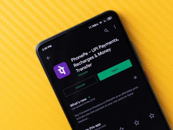 Assam, Hindistan - 23 Mayıs 2020 PhonePe - UPI ödemeleri, şarj ve transfer uygulaması. 