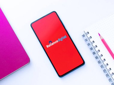 Assam, Hindistan - 27 Ağustos 2020: Telefon ekranındaki dijital depo logosu.