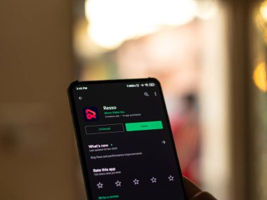 Assam, Hindistan - 29 Kasım 2020: Telefon ekranı görüntüsünde Resso logosu.