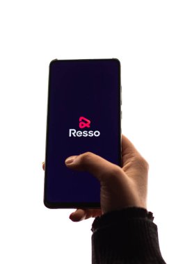 Assam, Hindistan - 29 Kasım 2020: Telefon ekranı görüntüsünde Resso logosu.