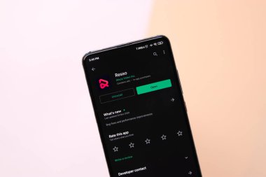 Assam, Hindistan - 29 Kasım 2020: Telefon ekranı görüntüsünde Resso logosu.