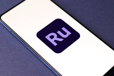Assam, Hindistan - 29 Kasım 2020: Telefon ekranı görüntüsünde Adobe Rush logosu.
