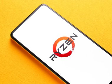 Assam, Hindistan - 24 Eylül 2020: Telefon ekranı görüntüsünde Ryzen logosu.