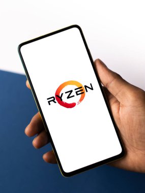 Assam, Hindistan - 24 Eylül 2020: Telefon ekranı görüntüsünde Ryzen logosu.