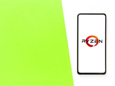 Assam, Hindistan - 24 Eylül 2020: Telefon ekranı görüntüsünde Ryzen logosu.