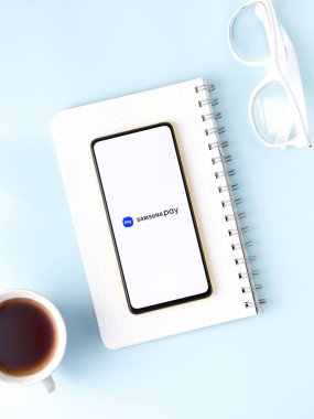 Assam, Hindistan - 12 Eylül 2020: Samsung ankesörlü telefon ekranı görüntüsü.