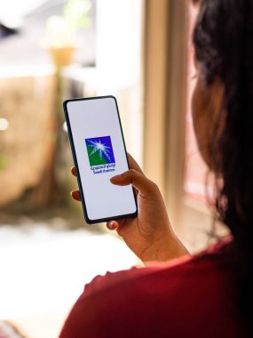 Assam, Hindistan - 2 Ağustos 2020 Suudi Aramco Suudi Arabistan petrol şirketi logosu.