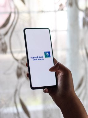 Assam, Hindistan - 2 Ağustos 2020 Suudi Aramco Suudi Arabistan petrol şirketi logosu.