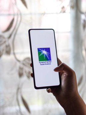 Assam, Hindistan - 2 Ağustos 2020 Suudi Aramco Suudi Arabistan petrol şirketi logosu.