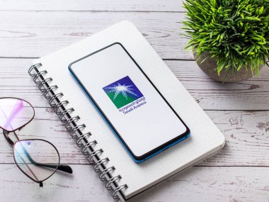 Assam, Hindistan - 2 Ağustos 2020 Suudi Aramco Suudi Arabistan petrol şirketi logosu.