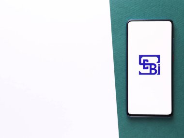 Assam, Hindistan - 27 Ağustos 2020: Telefon ekranında SEBI logosu.