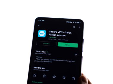 Assam, Hindistan - 10 Mart 2021: Telefon ekranındaki VPN logosu.