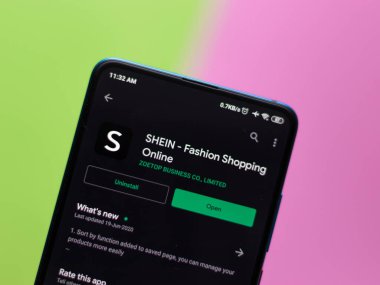 Assam, Hindistan - 1 Temmuz 2020 Shein uygulaması online alışveriş uygulaması.