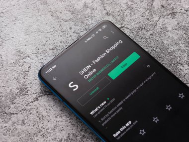Assam, Hindistan - 1 Temmuz 2020 Shein uygulaması online alışveriş uygulaması.