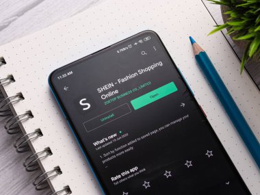 Assam, Hindistan - 1 Temmuz 2020 Shein uygulaması online alışveriş uygulaması.