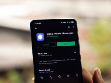 Assam, Hindistan - 31 Ocak 2021: Telefon ekranındaki sinyal logosu.