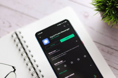 Assam, Hindistan - 31 Ocak 2021: Telefon ekranındaki sinyal logosu.