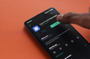 Assam, Hindistan - 31 Ocak 2021: Telefon ekranındaki sinyal logosu.