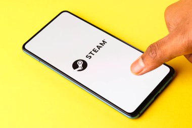 Assam, Hindistan - 10 Nisan 2021: Telefon ekranında buhar logosu.