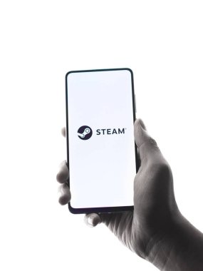 Assam, Hindistan - 10 Nisan 2021: Telefon ekranında buhar logosu.