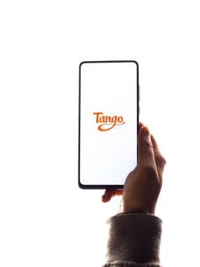 Assam, Hindistan - 31 Ocak 2021: Telefon ekranı görüntüsünde Tango logosu.