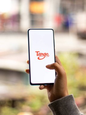 Assam, Hindistan - 31 Ocak 2021: Telefon ekranı görüntüsünde Tango logosu.