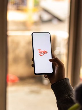 Assam, Hindistan - 31 Ocak 2021: Telefon ekranı görüntüsünde Tango logosu.