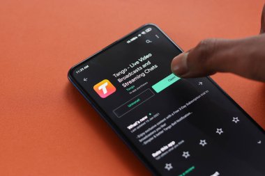 Assam, Hindistan - 31 Ocak 2021: Telefon ekranı görüntüsünde Tango logosu.