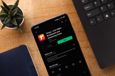 Assam, Hindistan - 31 Ocak 2021: Telefon ekranı görüntüsünde Tango logosu.