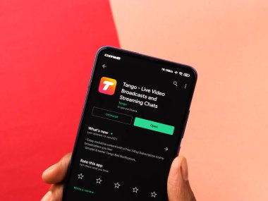 Assam, Hindistan - 31 Ocak 2021: Telefon ekranı görüntüsünde Tango logosu.