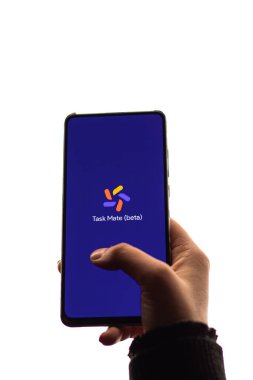 Assam, Hindistan - 29 Kasım 2020: Google Görev Arkadaşı logosu telefon ekranı görüntüsü.
