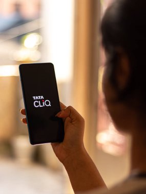 Assam, Hindistan - 9 Temmuz 2020: Tata cliq bir online alışveriş uygulaması.