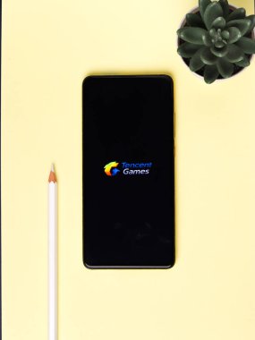 Assam, Hindistan - 15 Kasım 2020: Telefon ekranı görüntüsünde Tencent logosu.