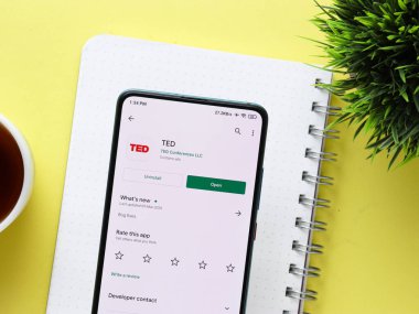 Assam, Hindistan - 15 Ağustos 2020: TEDTalk logosu ekranda.